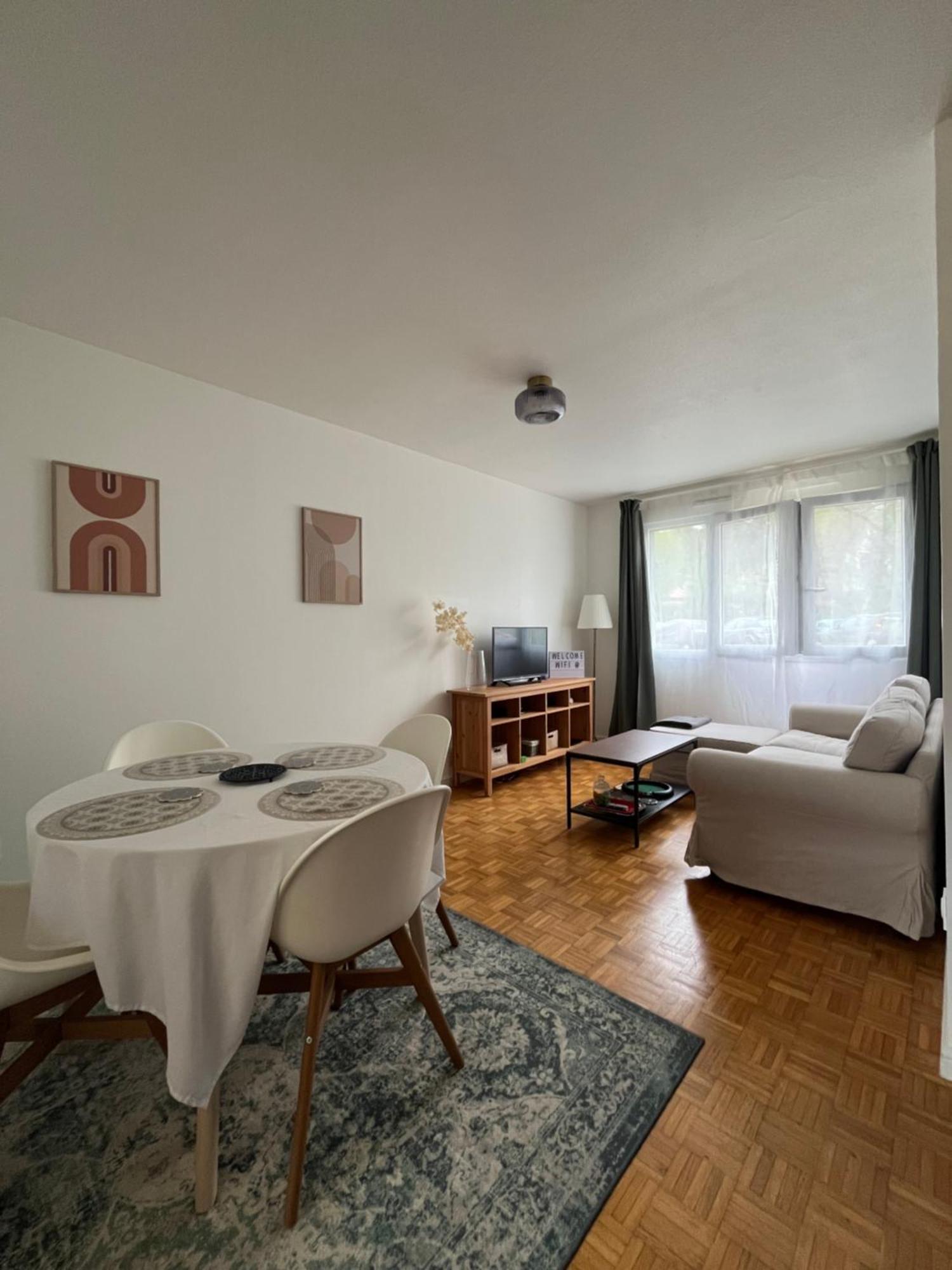 Appartement Cosy Et Confortable サン・ジュニ・ラヴァル エクステリア 写真