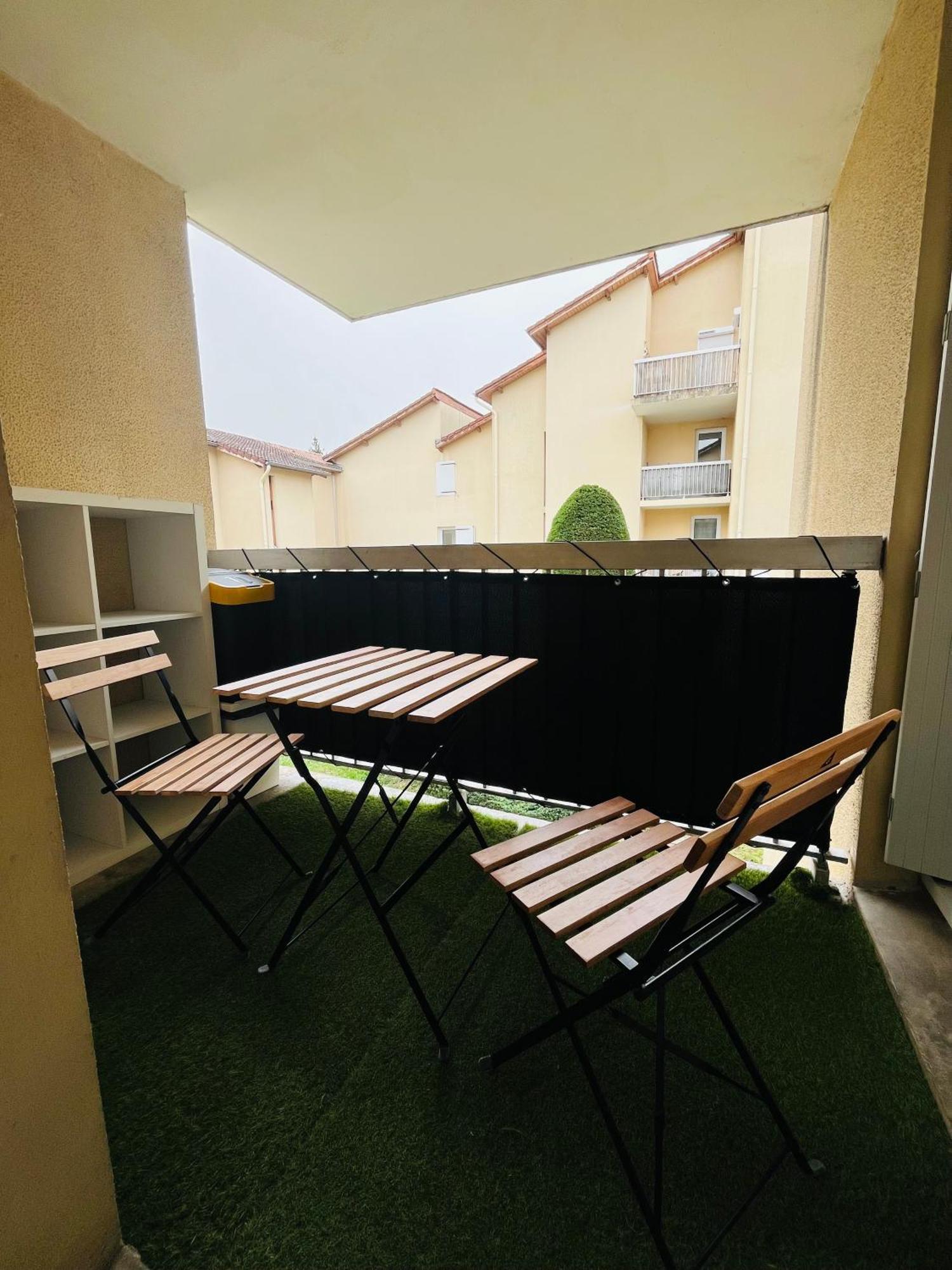 Appartement Cosy Et Confortable サン・ジュニ・ラヴァル エクステリア 写真