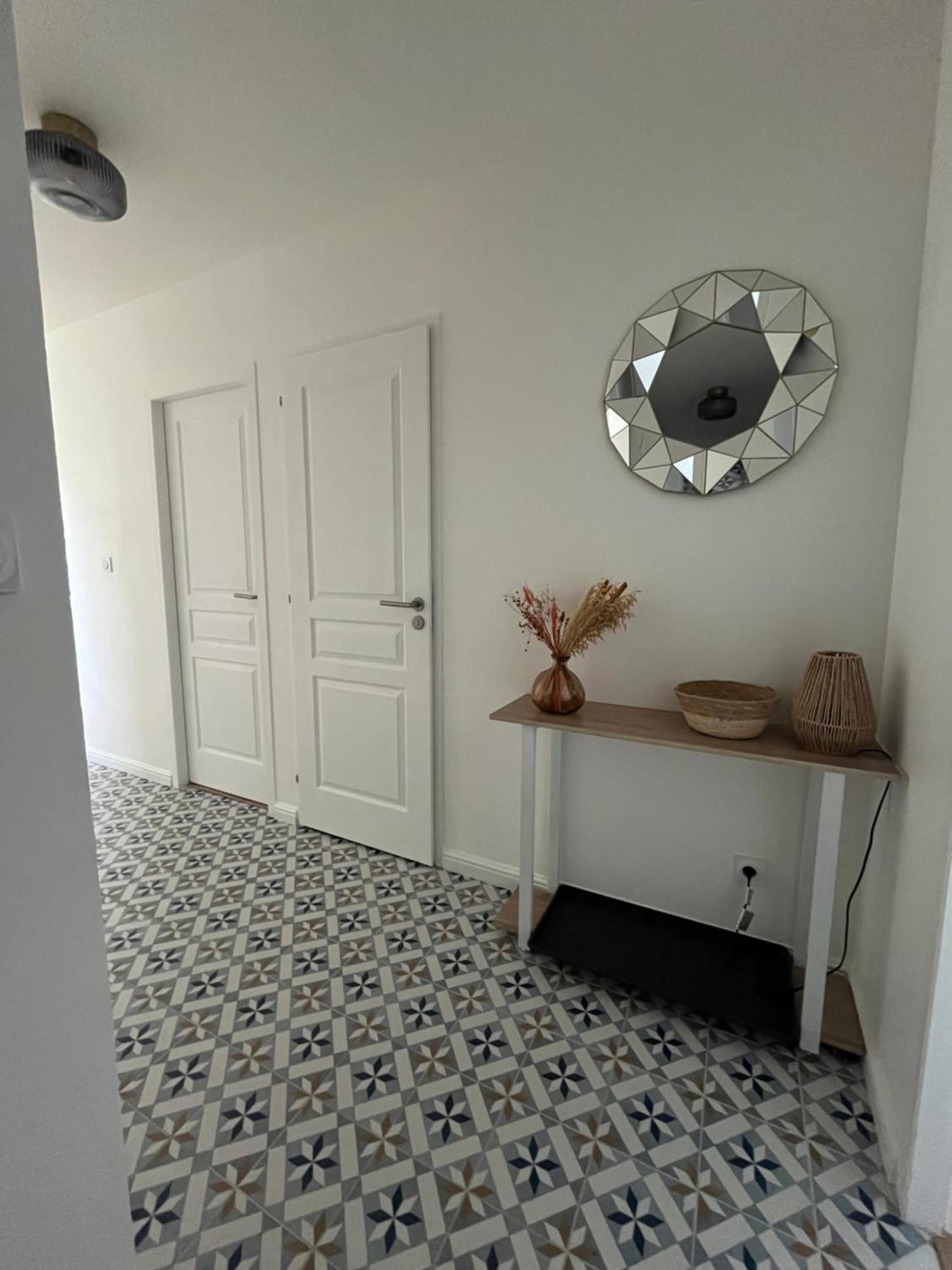 Appartement Cosy Et Confortable サン・ジュニ・ラヴァル エクステリア 写真